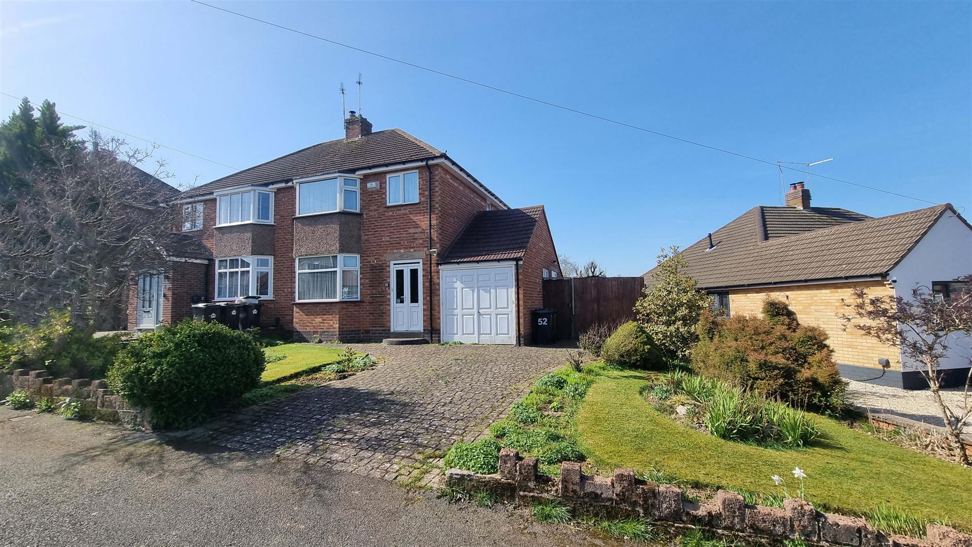 Dyas Road, Hollywood