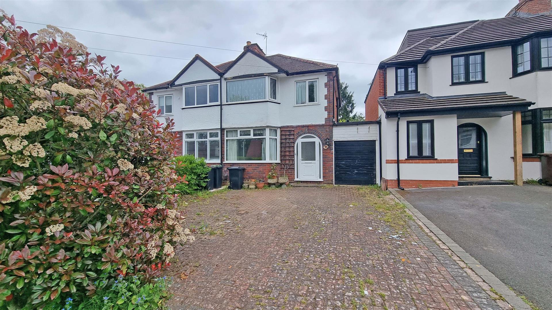 Three Oaks Road, Wythall